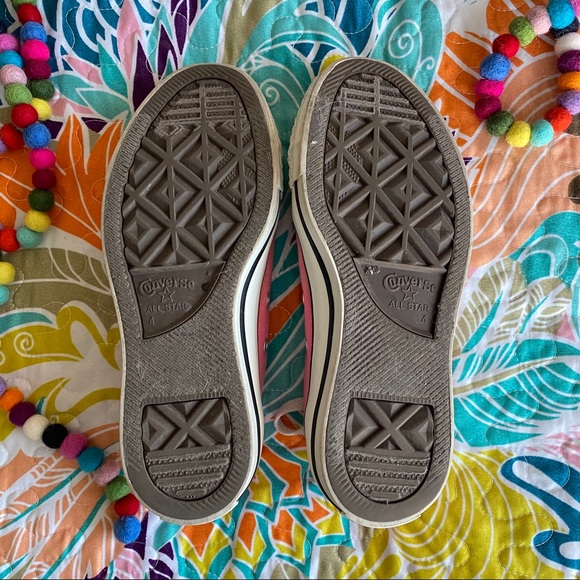 💕Bubblegum Pink Converse💕 - Picture 2 of 6